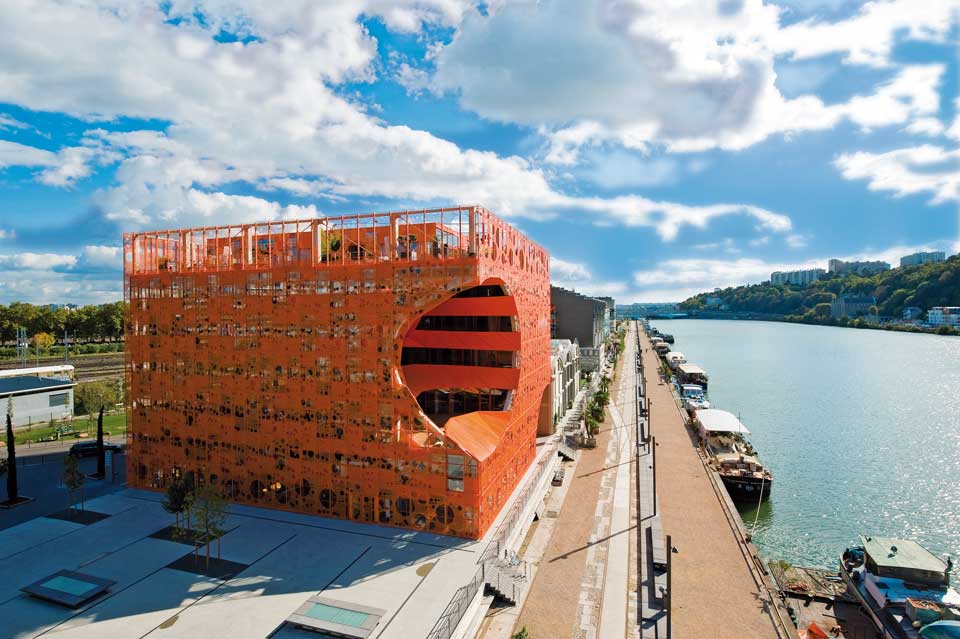 Le Cube Orange par Guillaume Perret pour le Groupe Cardinal Le Cube Orange par Guillaume Perret pour le Groupe Cardinal
